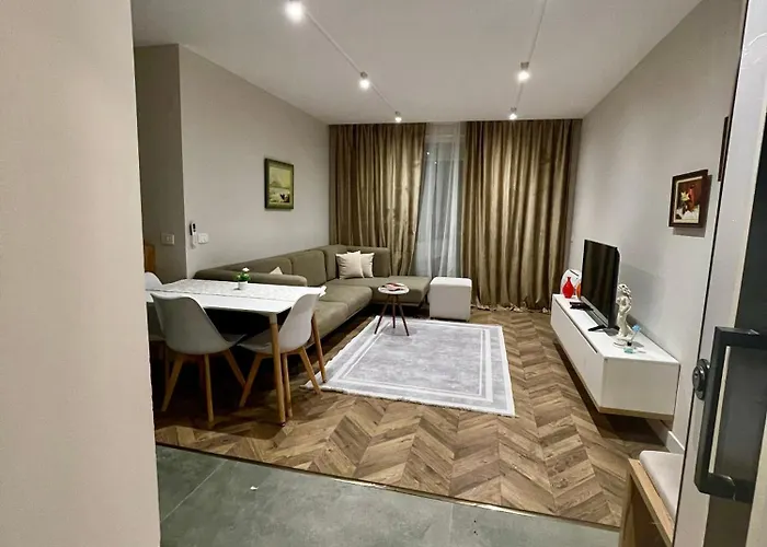 アパート Fiori Di Bosko ティラナ